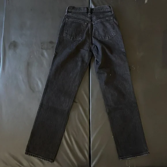 Low Rise 90s Straight Jeans​